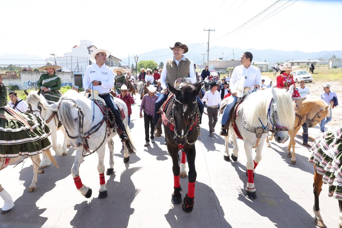 armentapuebla_'s tweet photo. En Chignahuapan participamos en la Mega Cabalgata por las fiestas patronales en honor a Santiago Apóstol, celebrando nuestras raíces y el amor por Puebla. 🐎🤠 https://t.co/sU3ZRpikDl
