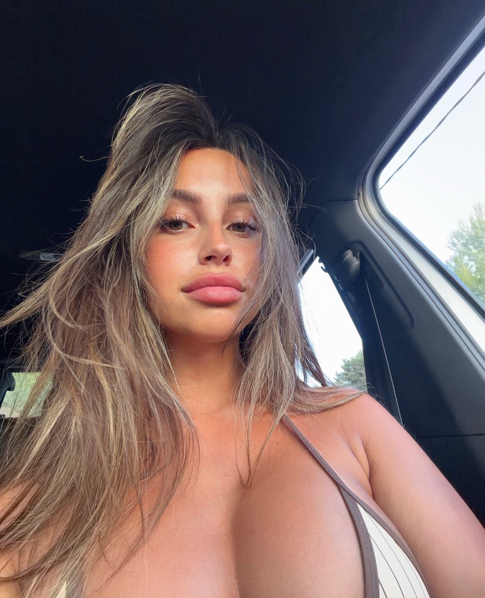 Claudia Tihan tweet media