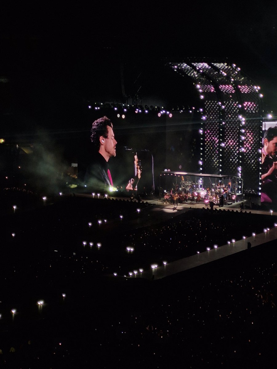 cassyy_33's tweet photo. NINGUEM TEM IDEIA DO TANTO Q EU BERREI NESSA MUSICA PQP https://t.co/VvOrWclhfh