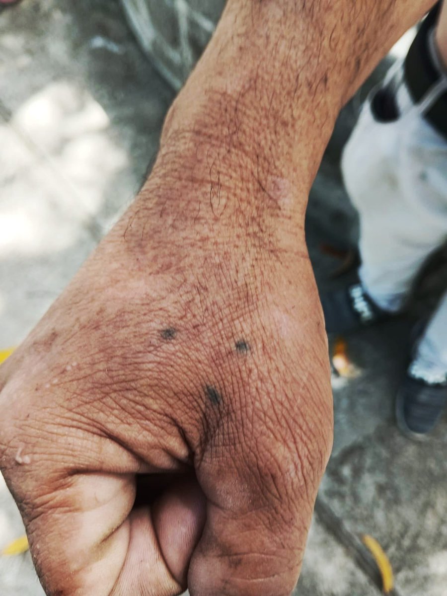 PNCSV's tweet photo. Luis Alberto Castillo Montecino, de 45 años de edad, es un homeboy de la MS13. 

Fue capturado en el cantón San Sebastián, distrito de Santa Rosa de Lima, La Unión Norte. 

Este pandillero tiene tatuajes alusivos a su pandilla. 

Será remitido por el delito de pertenencia a organización terrorista conocida como pandilla. 

#GuerraContraPandillas
