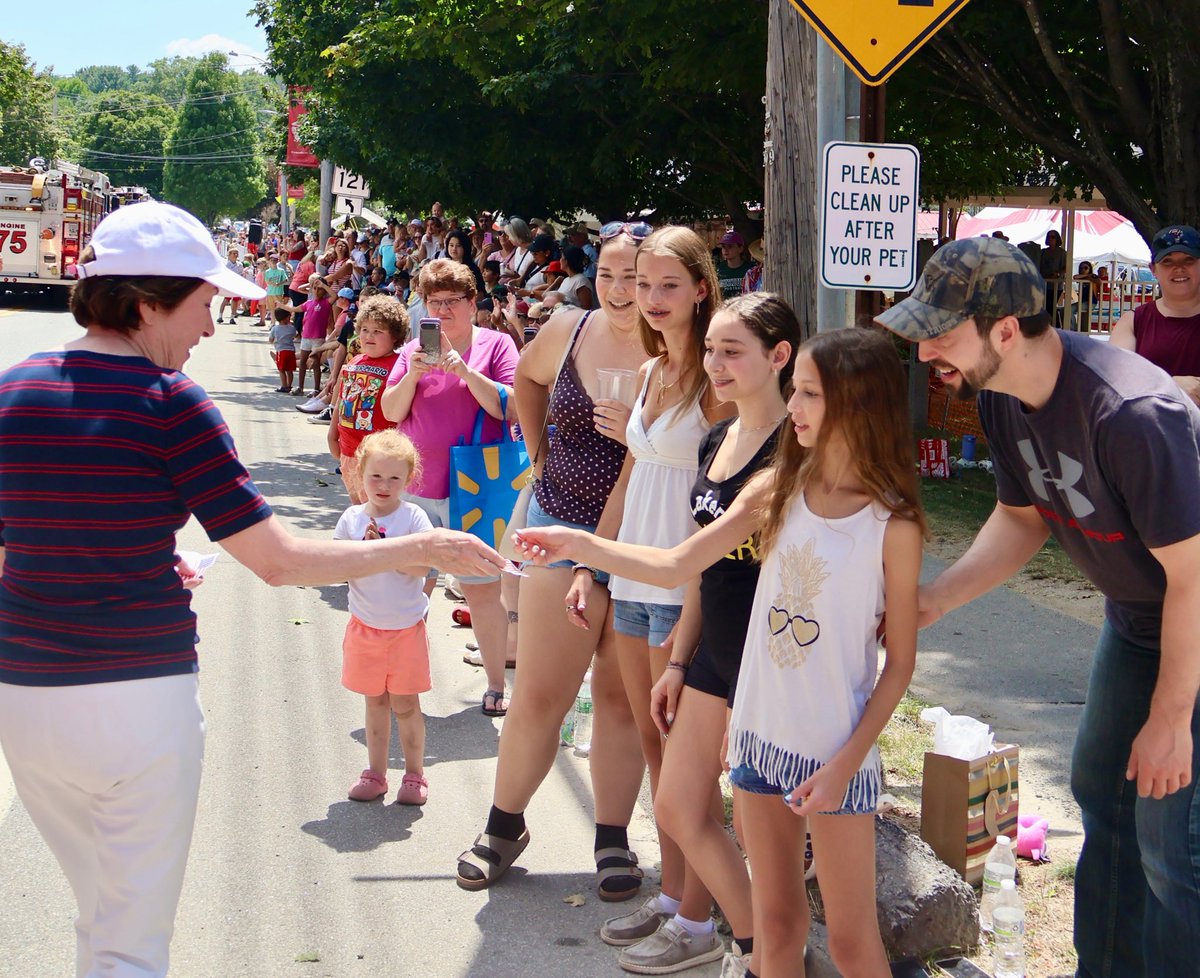 SenatorCollins's tweet photo. Since 1934, Casco Days has brought Mainers from the Lakes Region together to raise money for local causes, and I am grateful to the many volunteers whose time and dedication make this celebration possible year after year.
 
It was a pleasure to take part in the Grand Parade today and see Casco filled with families, friends, and neighbors enjoying this cherished summer tradition.