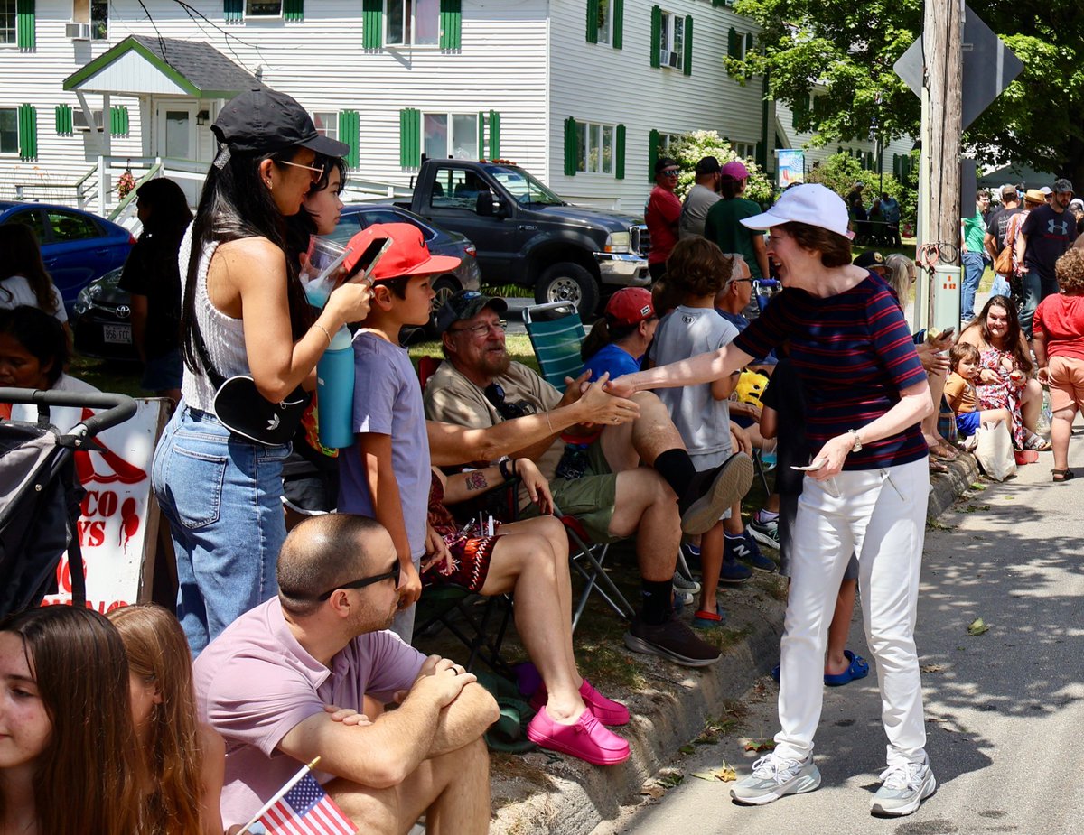 SenatorCollins's tweet photo. Since 1934, Casco Days has brought Mainers from the Lakes Region together to raise money for local causes, and I am grateful to the many volunteers whose time and dedication make this celebration possible year after year.
 
It was a pleasure to take part in the Grand Parade today and see Casco filled with families, friends, and neighbors enjoying this cherished summer tradition.