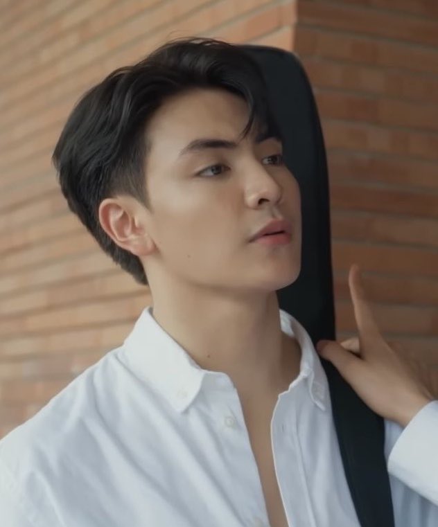 Singularluna's tweet photo. A possibly unpopular fact: 
Joong is a really different person with an undercut hairstyle and is HOT so bad🔥 https://t.co/YFk0OwgTbk
