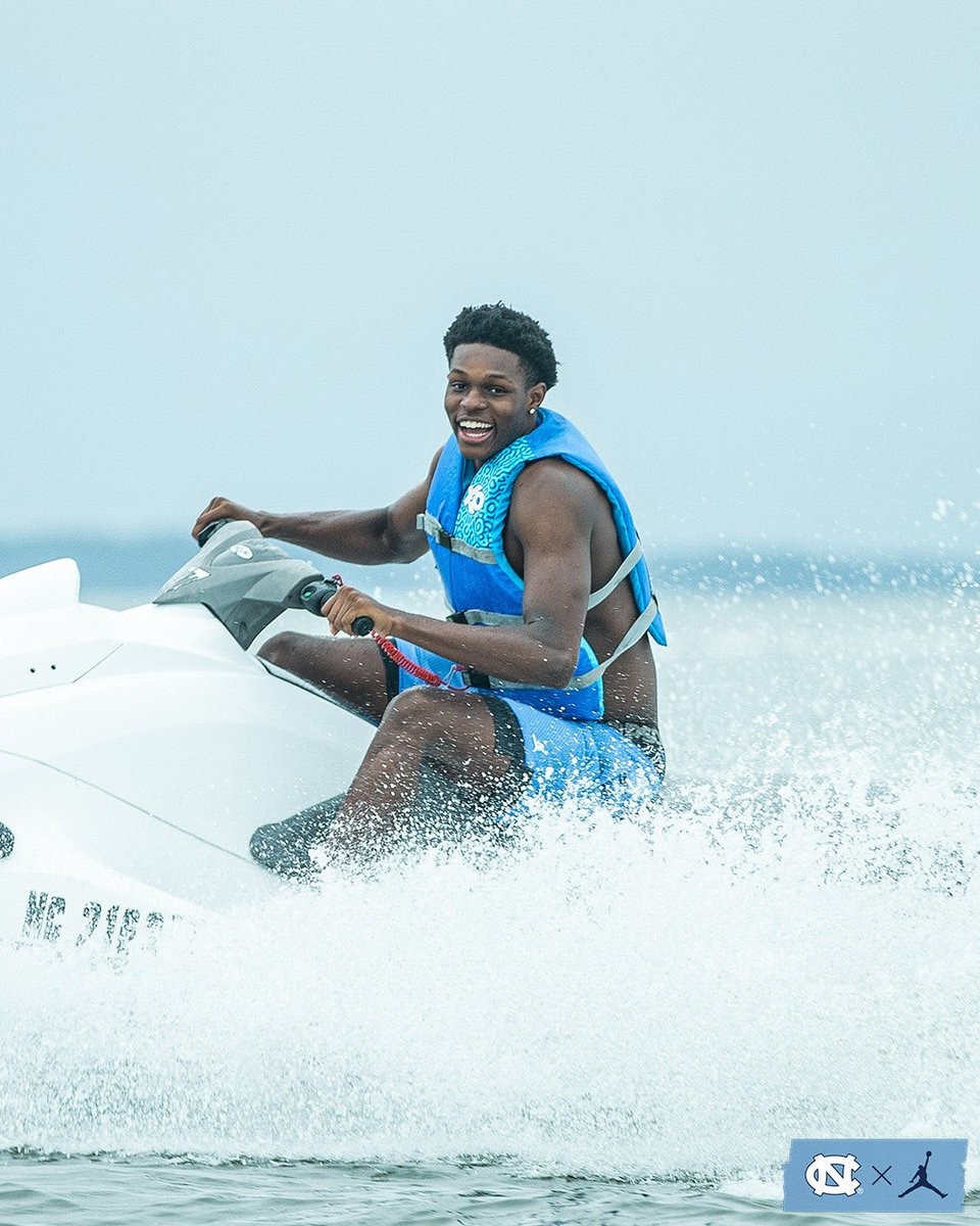 UNC_Basketball's tweet photo. Squad getaway 🌊 https://t.co/JiYBbQwaCT
