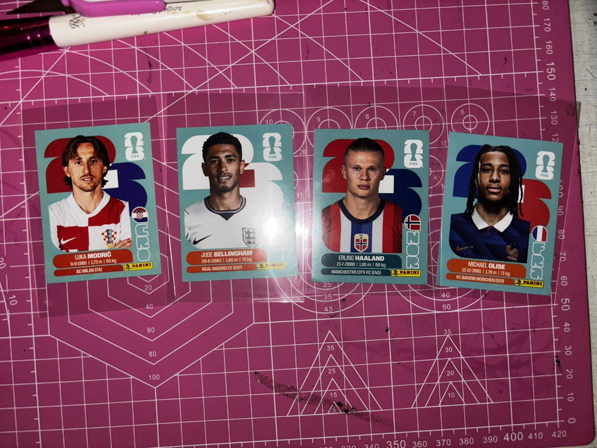 futdolly's tweet photo. IM BACK my head and back hurts so bad but i managed to get down to 7 stickers + traded for these cuties https://t.co/Kv9ijHvsUy