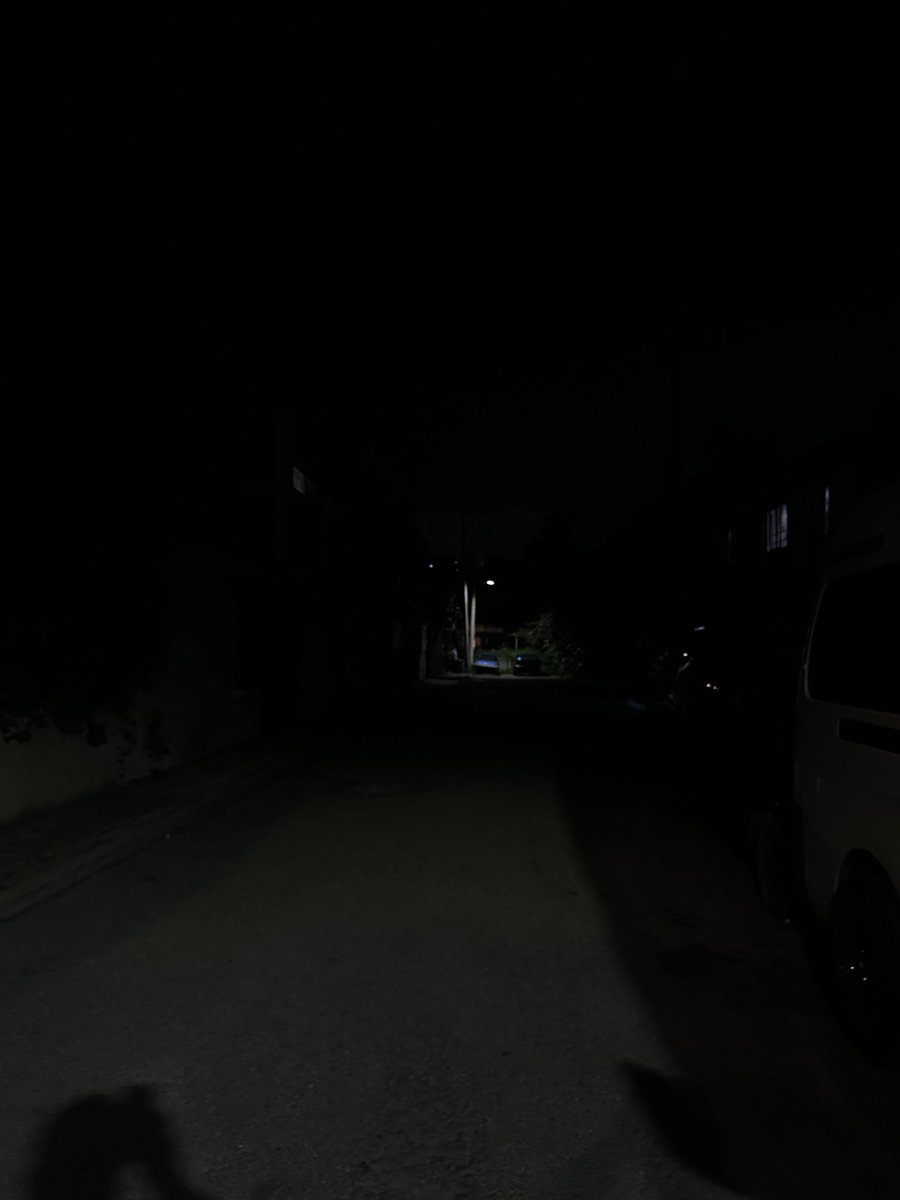 kachadrums's tweet photo. @CesacContreras @ALaMagdalenaC @CFE_Contigo @CFEmx  reporto una luminaria descompuesta la cual es importante su reparación ya que la cerrada queda muy oscura y vulnerable a gente que esta llegando a merodear en la noche en 2a cda de guamuchil col. pueblo nuevo alto c.p10640 https://t.co/OLeHnB1Txs