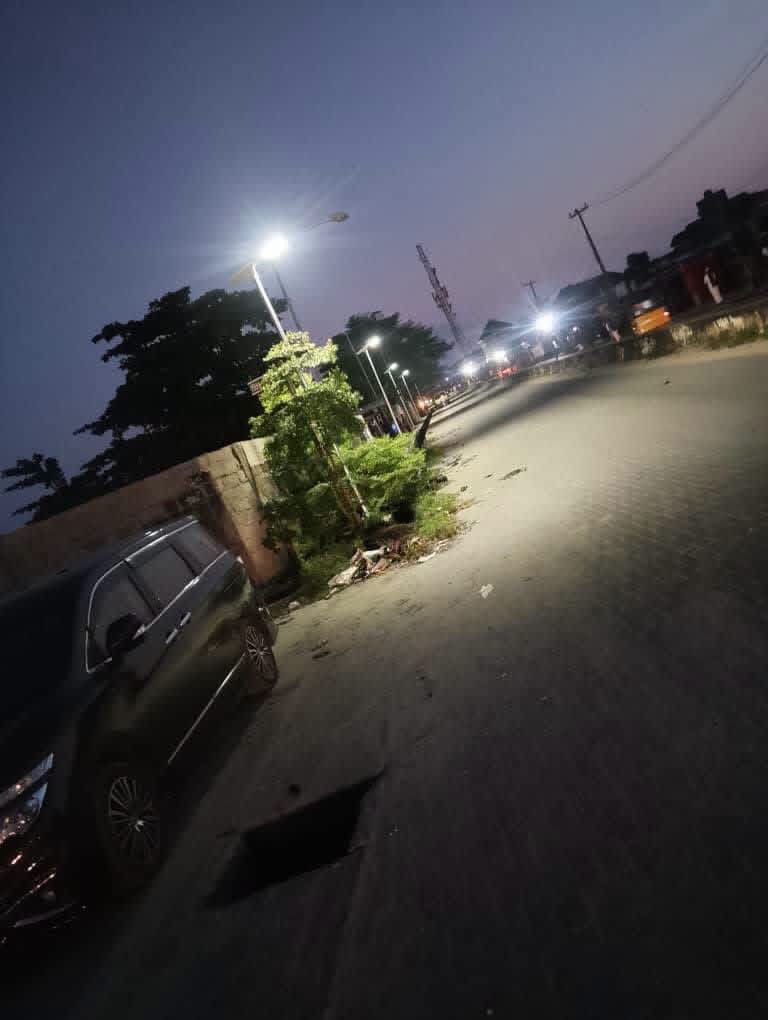 Hon_KareemAzeez's tweet photo. NIGHT LIKE DAY IN OTO-AWORI

Police Station to Babalola, Shibiri &amp; Orisunbare Close, Ilemba-Awori are now brighter with solar street lights.

Our "Light Up The Street" initiative is improving security &amp; visibility. @Mr_JAGs @Riddwane @woye1 @AyoOyalowo @jidesanwoolu @DOlusegun https://t.co/YI4cc7Y82J