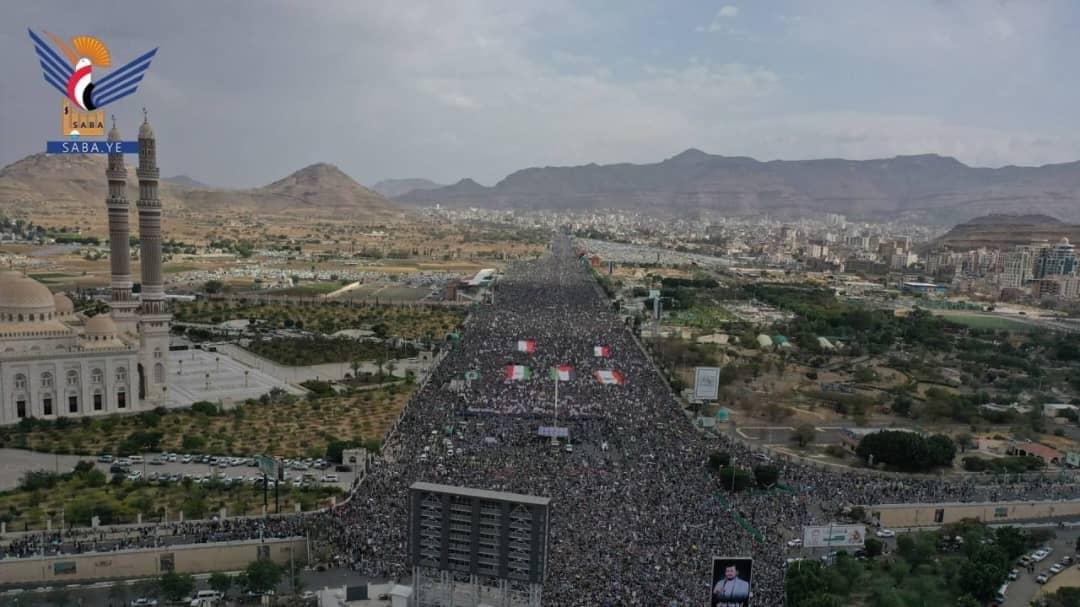 B7739949's tweet photo. لقد خيروا هذا الشعب العظيم بين القتل بالتجويع والحصار وصولاً إلى الركوع والاستسلام أو الحرب وخوض غمارها ، وقد اختار حريته وكرامته وكسر الحصار عن نفسه بأي ثمن، ورفض الركوع والخضوع متوكلاً على الله ومعتمداً عليه وواثقاً به . https://t.co/bIbtzzPHTE