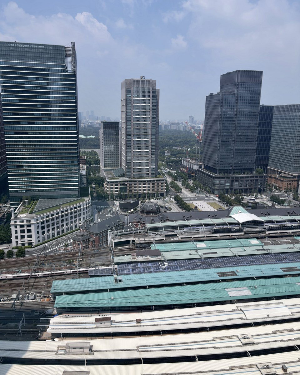 chicken_ta_'s tweet photo. 東京ミッドタウン八重洲から見たJPタワー・丸ビル・新丸ビル・日本工業倶楽部会館ビル！
昼食はヤエチカの中華料理屋さんで！
いつも日中は歩行者専用となっている丸の内仲通りのこれは初めて知った！ https://t.co/IjocZaok5z