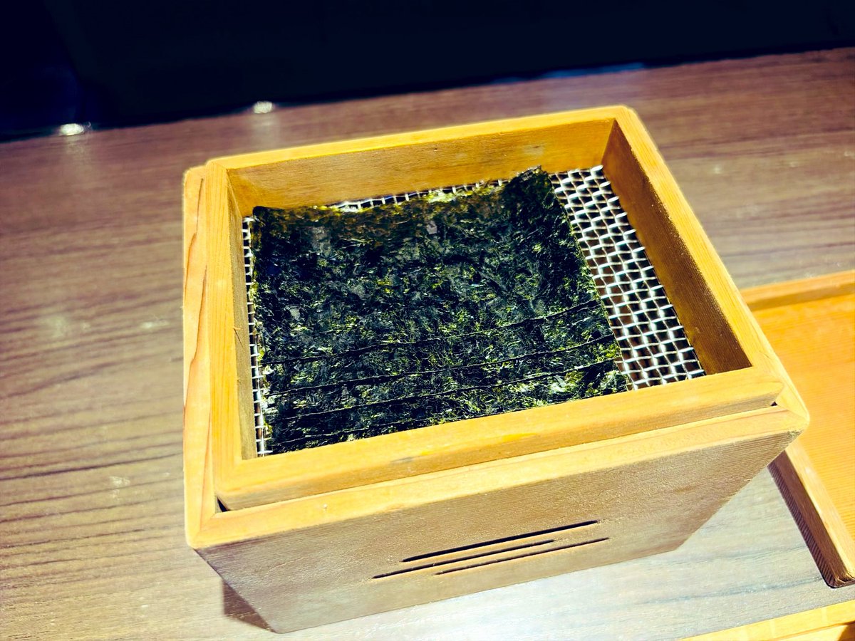 MR_llGarcons's tweet photo. シンプル is 麺むっちゃうま〜🤤

🍺とともにしおで麺を✨
ン〜香りといい喉ごしといい美味い
ネギとつゆで堪らない☺️
あとはしおと山葵を利かせたつゆの交互に
有明海海苔で麺巻きはパリ香ばし👍

鰹出汁のスープ割りが美味すぎて🤤🤤

支那そばや 本店 戸塚
ざる中華 大盛無料 有明海産炙り海苔 https://t.co/Vf1kwxeo42
