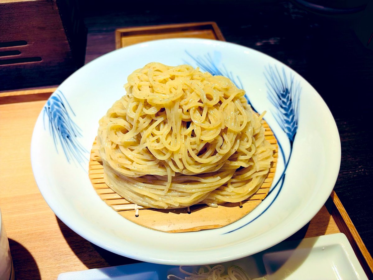 MR_llGarcons's tweet photo. シンプル is 麺むっちゃうま〜🤤

🍺とともにしおで麺を✨
ン〜香りといい喉ごしといい美味い
ネギとつゆで堪らない☺️
あとはしおと山葵を利かせたつゆの交互に
有明海海苔で麺巻きはパリ香ばし👍

鰹出汁のスープ割りが美味すぎて🤤🤤

支那そばや 本店 戸塚
ざる中華 大盛無料 有明海産炙り海苔 https://t.co/Vf1kwxeo42