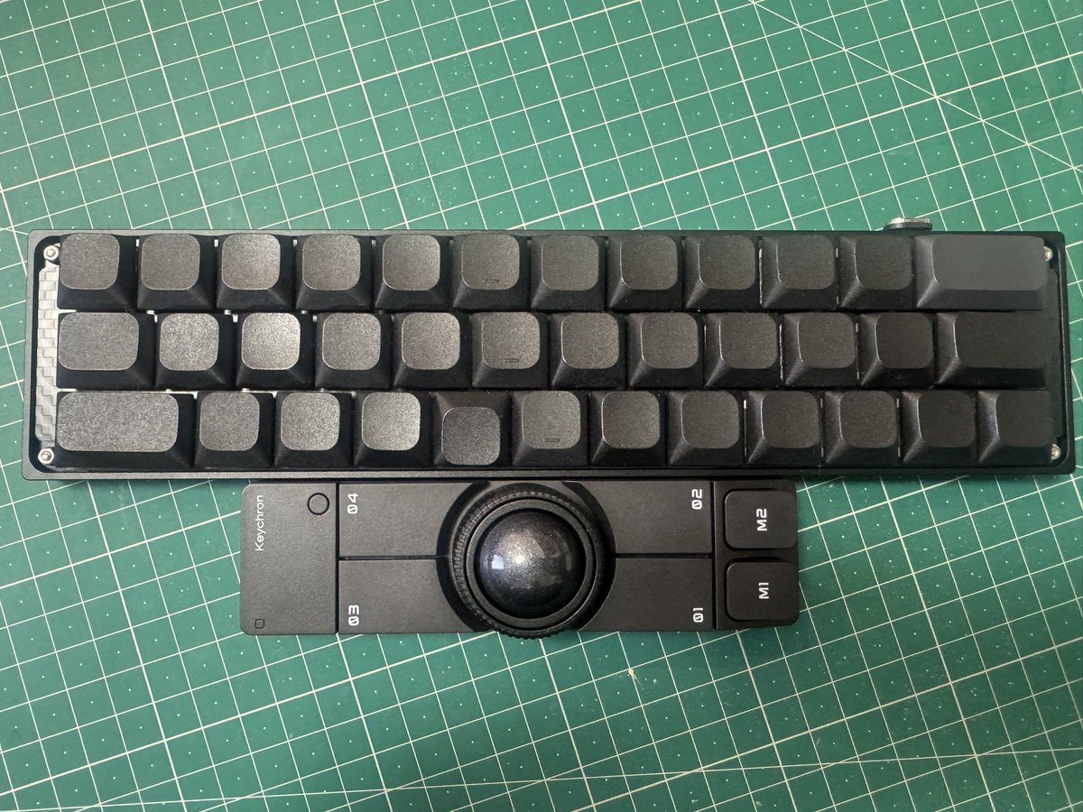 WakedNukeSour's tweet photo. neigeと

napepro

neigeの裏面に滑り止めとクッション性向上のためにシリコン貼ったんだけど、それがちょうど良く高さを稼いでnapeproとツライチ

#自作キーボード https://t.co/woFpfGAsJE