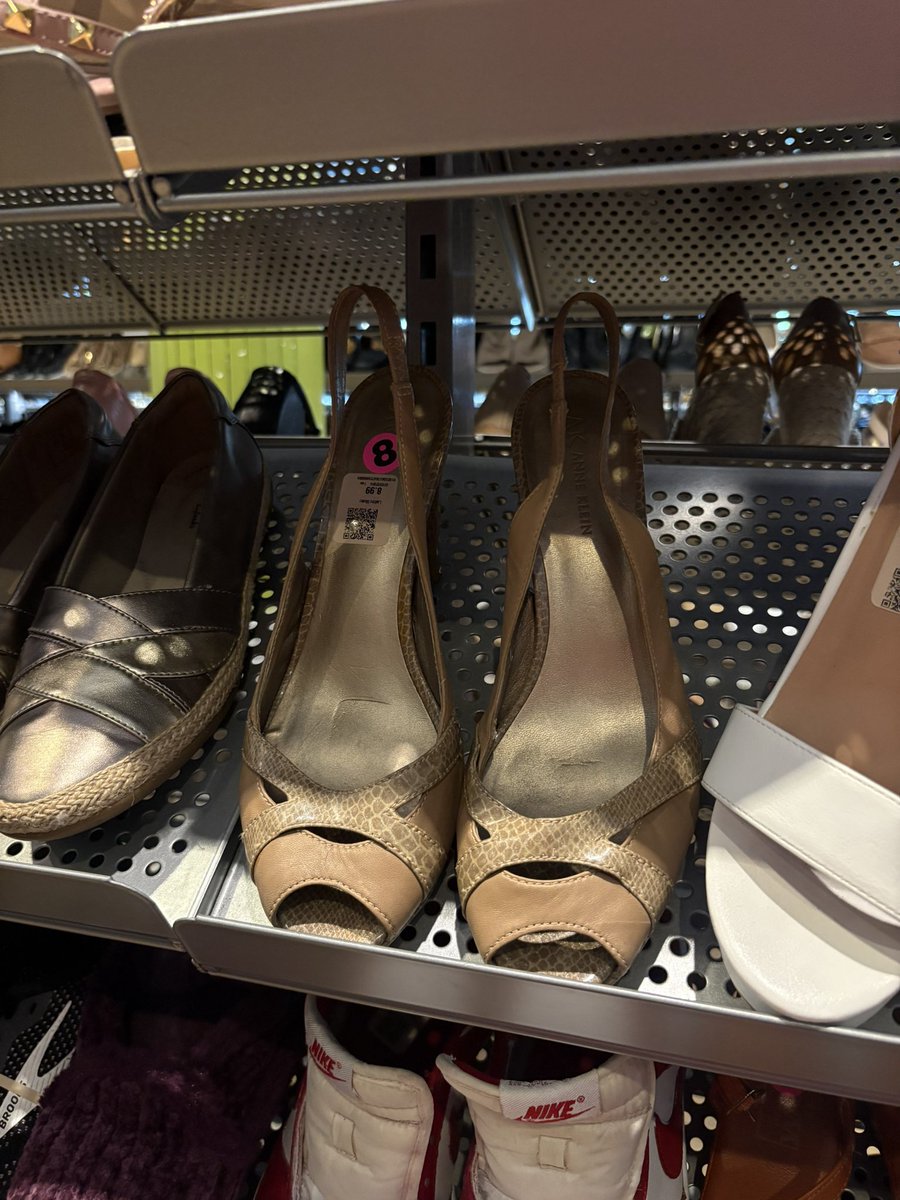 cvntrissa's tweet photo. had to leave the cutest heels behind at the thrift today 💔 https://t.co/qplIWzKmq0