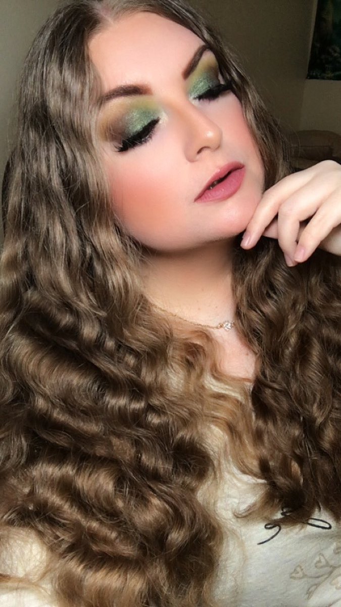 storyofshawna's tweet photo. A new #makeuptutorial called “forest aura” coming to a #tiktok , #instagram and #youtube screen near you 💋💋 #selftaughtmua #makeup https://t.co/cRj1D8bZxD