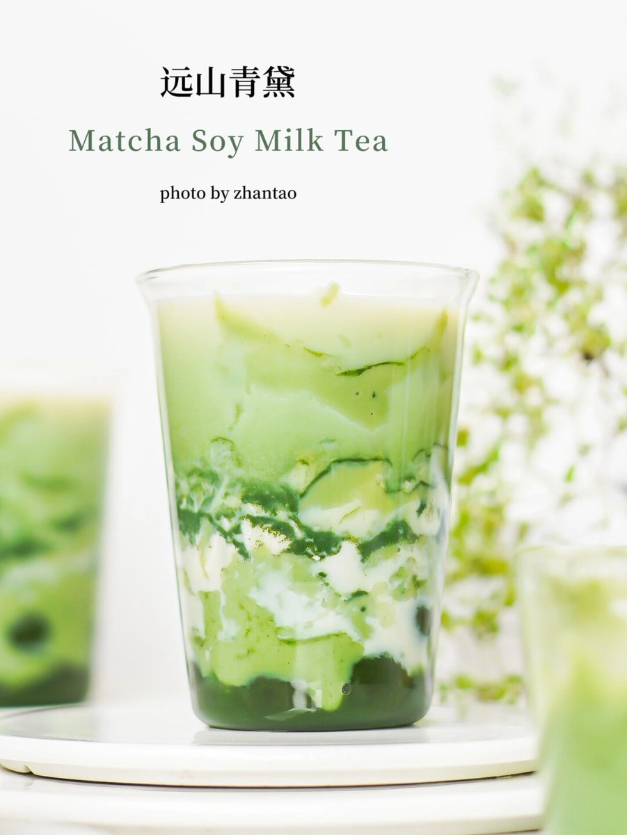 nacine21's tweet photo. 5-min Iced Matcha Latte hack: Whisk 1 tsp matcha + 2 tbsp hot water until frothy, top with iced oat milk, a pinch of sea salt, and done! Perfect morning pick-me-up https://t.co/bzLGR2i5T5