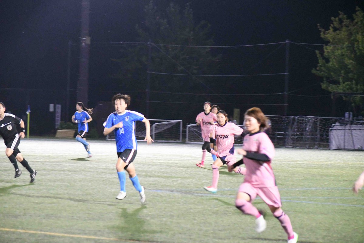 nanchakancha's tweet photo. 2027.7.19 #SASAYURI_FC_SHIGA
皇后杯滋賀県決勝。時が経てば得点してくれると思っていた。
ところが、相手は数少ないチャンスをものにした。SASAYURIも健闘するものの得点に至らず。強いから勝つのではないという言葉思い起こした。
#滋賀県 #守山市 #服部町 #野洲川歴史公園サッカー場 #ビッグレイク https://t.co/kPwBUn2fkF