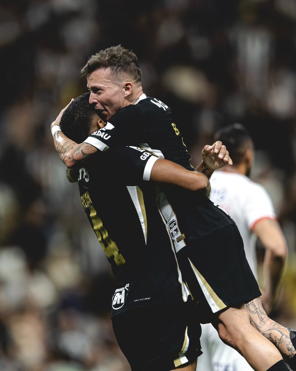 Atletico's tweet photo. Hoje não posso, tem jogo do #Galo! 🖤🤍 https://t.co/wROukHOlfe
