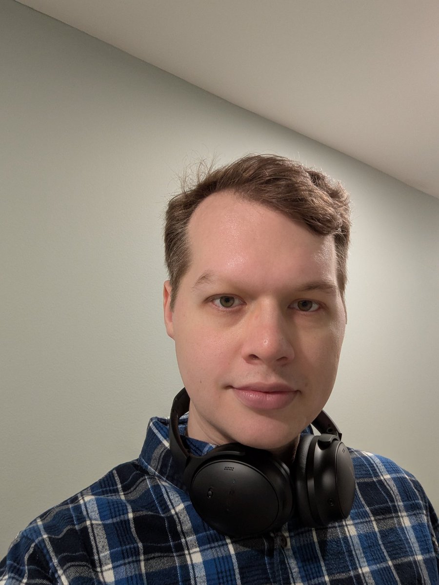 SignalisEnjoyer's tweet photo. Feeling kinda cute today so posting before and after pics
-3mo HRT              11mo HRT https://t.co/HH8YXwJLYJ