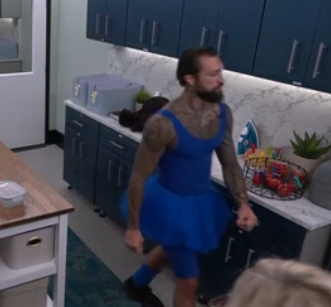 BBFeedsFairy's tweet photo. Mr. MMA in a pretty tutu #bb28 https://t.co/eaTBxVec7G