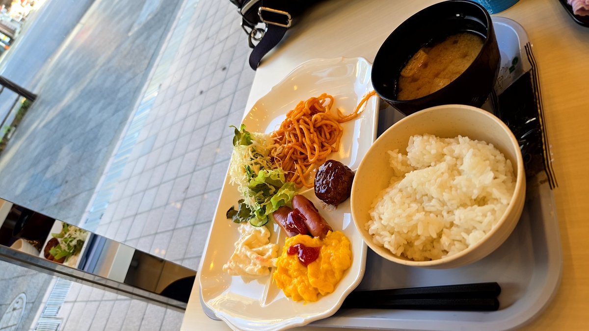 DBA14086013's tweet photo. 混む前に朝ごはん食べよ😋
食べ過ぎじゃね？？💦 https://t.co/LbjQYUhFfN