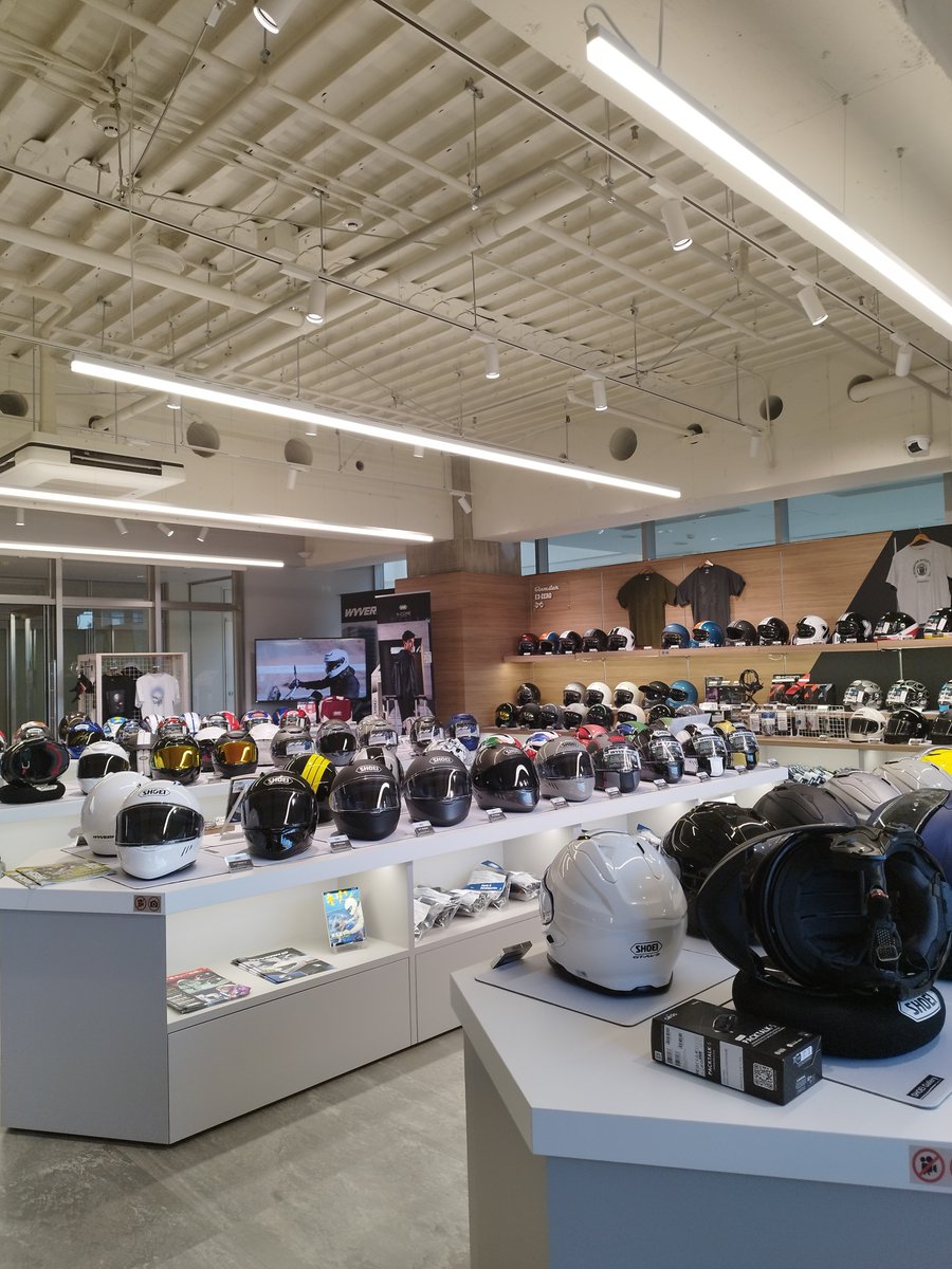 fnobu227's tweet photo. 長男にヘルメット買った。
J・O+ です。

虫が口に入るよ、と伝えたけどスカーフで覆うとのこと。
#SHOEI https://t.co/3I1BIFG5U4