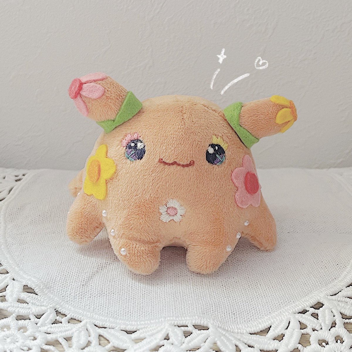 kani_umai_yummy's tweet photo. ⚠️自作ぬい注意！

ソニアのぬいが欲しすぎて、作った！！
杢雲屋(@mokukumonui)さんの型紙を使用させて頂きました🫶

ふわふわで、我ながらめちゃかわいいです🥹🧡
垂れ耳？ひれ？気味になっちゃったけどそれもかわいい🥹いつか公式ぬいの販売待ってます！ https://t.co/PTsbszPbuH