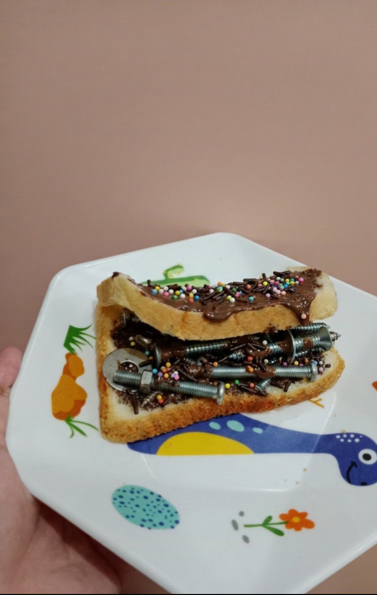 euncseok's tweet photo. @ToddlersPaw haish enak banget loh ya makanan si ayah ;) boleh dong adu makanan sama anaknya #slebew https://t.co/uj3rgTu06w