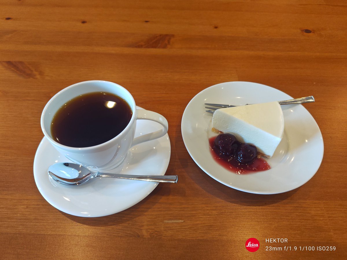 ZlJQwz1D5IXbiGK's tweet photo. 賀嶋珈琲（Kajima coffee）久喜市菖蒲町

菖蒲や騎西の祭りも終わりこれからお盆へと向かう夏。

盛り上がっていたあの場所はいつもの平穏を取り戻し…どこか寂しさを感じました。

そんな昼下がりに訪れた珈琲屋さん。

限定のゲイシャとチーズケーキでしばし物想いにふける。

ごちそうさまでした。 https://t.co/Qb2oln3ezK
