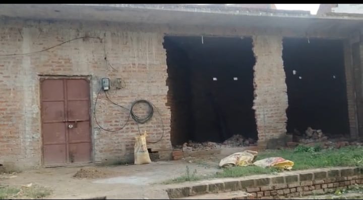 ManjitK900725's tweet photo. #कौशाम्बी
कोर्ट में विचाराधीन चल रहे गाटा संख्या 275 आबादी की जमीन और sdm के आदेशों को ठेंगा दिखाकर चौकी प्रभारी जमीन कब्जा कराने का लिया ठीका। पुलिस पर अब उठे सवाल। मामला सिंघिया आमद करारी थाना कोखराज का है।
@kaushambipolice
@deo__kaushambi @myogiadityanath @igrangealld @dgpup https://t.co/d63f63SJ4r