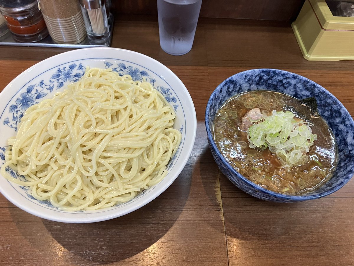 Mata_menzuki's tweet photo. ブログを更新しました🆙

大和市にあります、#つきみ野大勝軒 さんに行ってまいりました🍜

動物系と魚介のハイブリッドな味わい、そこに茹で前600gの麺を合わせれば大満足‼️

#東池袋大勝軒 さんのDNAを受け継ぐ名店、超オススメです👍

記事はこちら⬇️⬇️⬇️
https://t.co/9DZxWeLoOy https://t.co/6WKkcn7G9r
