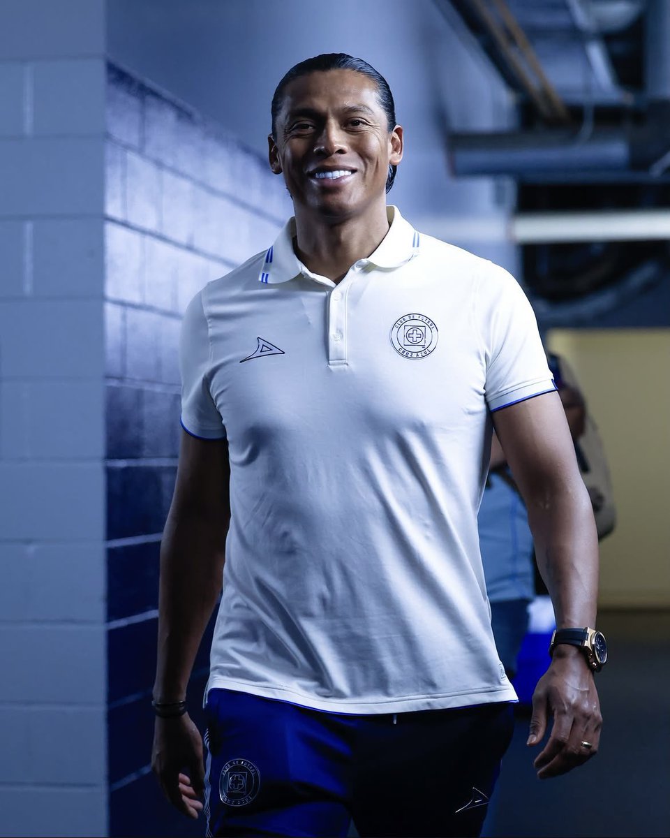 gerardoo_gh's tweet photo. 🚂 Este Cruz Azul ilusiona y es firme candidato a levantar un bicampeonato.

Qué equipo, pero también muy bien dirigido por Joel Huiqui que sigue invicto desde que agarró el equipo. https://t.co/8utgQ7Pmy4