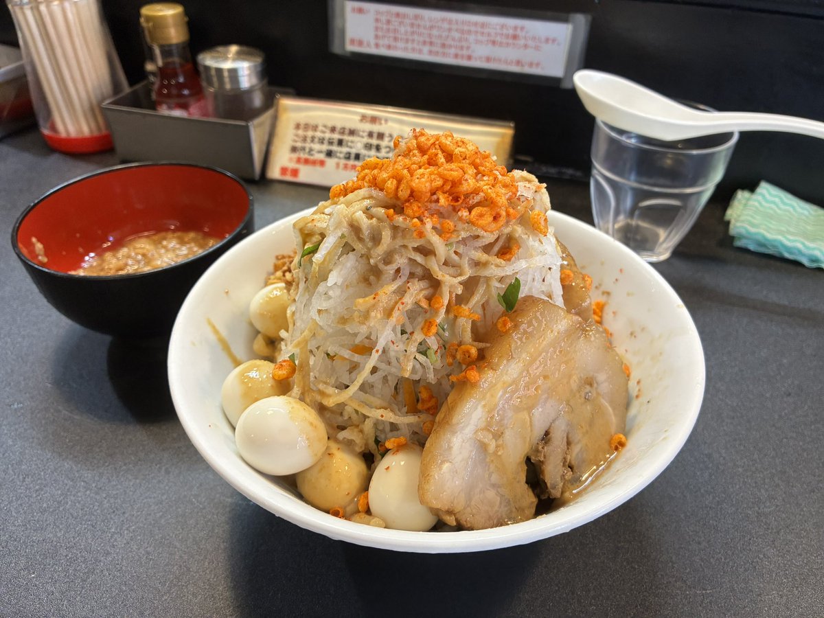 Yusuke_k0305's tweet photo. 久々マキアート🍜

暑かろうが寒かろうが美味しい一杯です🤤

最高！

#周旋人 https://t.co/BaIgNFwxeF