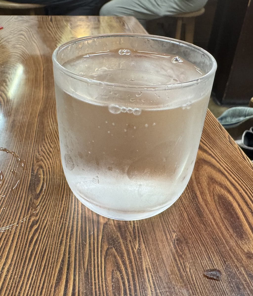 theme_of_nino's tweet photo. 夢ばっかで金ない頃さ

『弁慶』さんの
この厚揚げと1番安い日本酒でさ
酔わせてもらったんです。

やっぱり〆は
思い出のこのセットで。

弁慶さん！
大切なたくさんの思い出と安くて美味しい料理をありがとうございました！

＃立川
＃弁慶
＃昼飲み
＃せんべろ
＃ハイボール
＃ビール
＃日本酒 https://t.co/lwhL4SFm3c