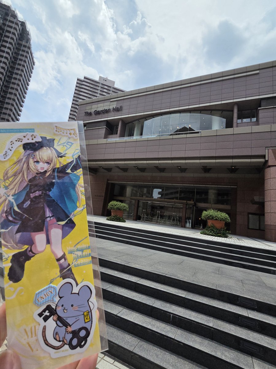 aques210's tweet photo. 現地到着！！残念ながら一人参加なので、端っこで大人しくしてます笑

メメ様へ
めちゃ緊張してると思うけど、ライブ楽しんでね！Enjoy！

#MGS_REGAIN https://t.co/XGCN7j15hF