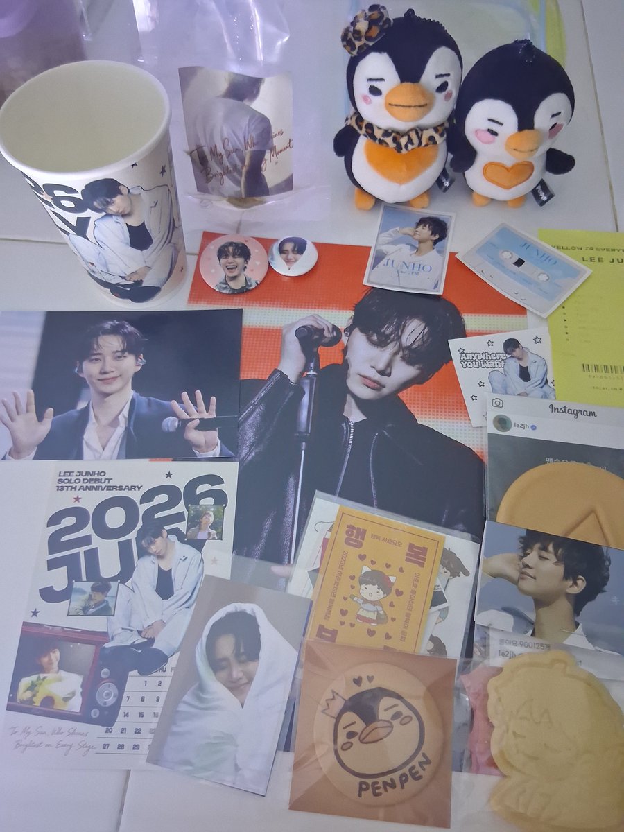 like_it_125's tweet photo. 준호 목소리가 반겨주는 입구부터 멋진 준호 사진에 영상까지~ 행복한 공간 만들어주셔서 감사합니다 😊

굿즈에 나눔선물까지 감사히 잘 쓰겠습니다~ 💛

덕분에 행복한 토요일 보냈습니다~🤭

#이준호 #LEEJUNHO
#여름왕자님_야호
@jh_nunaissance
#카페레코드 https://t.co/5odGnE9QNW