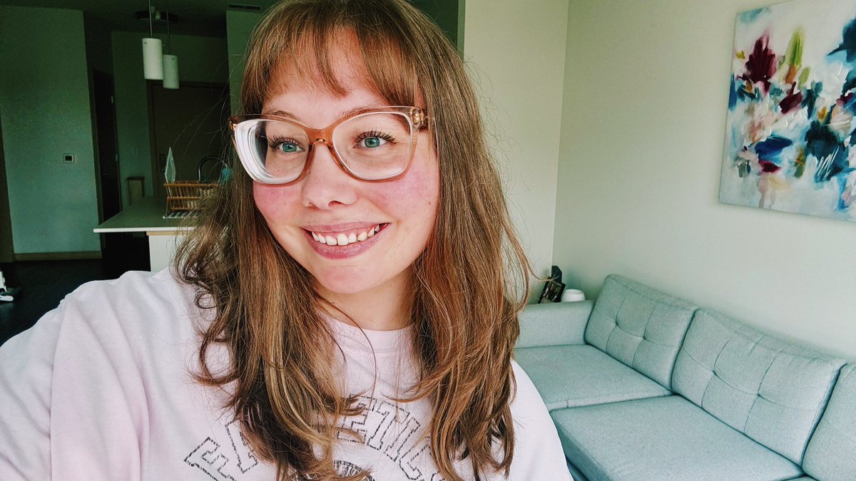 colorsofcleo's tweet photo. Forehead bangs are back, baby! I haven’t had my hair like this for probably, like, 6 years? Been awhile, I’ll tell you that.

So happy with how it turned out! I feel like my old self again. 🫶🏻✨ https://t.co/nfK7qgvZcz