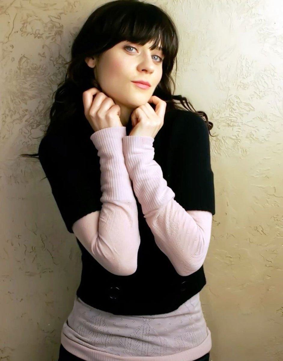 Rene26709's tweet photo. Cool &amp; iconic girls have bangs 
I don’t make the rulesss https://t.co/dvh1c432MZ