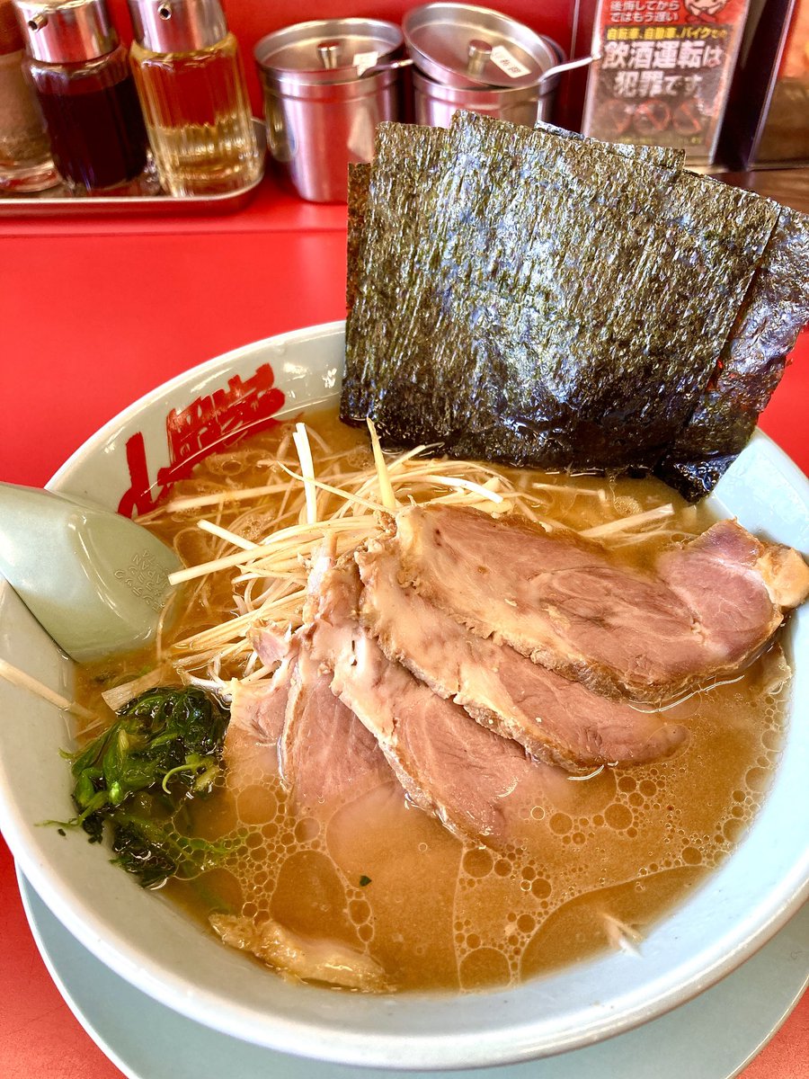 tyobinD1986's tweet photo. 久々の山岡家🍜😎
特製味噌、プレ塩派がいる中僕は断然醤油派🤗
そして、海苔増し…たっぷりのニンニク…白米も絶対🍚
うめぇΨ( 'ч' ☆)

ごっつあん‼️
(         ´ω`          )ﾃﾞﾌﾞｩ https://t.co/Wsg98SYEL8