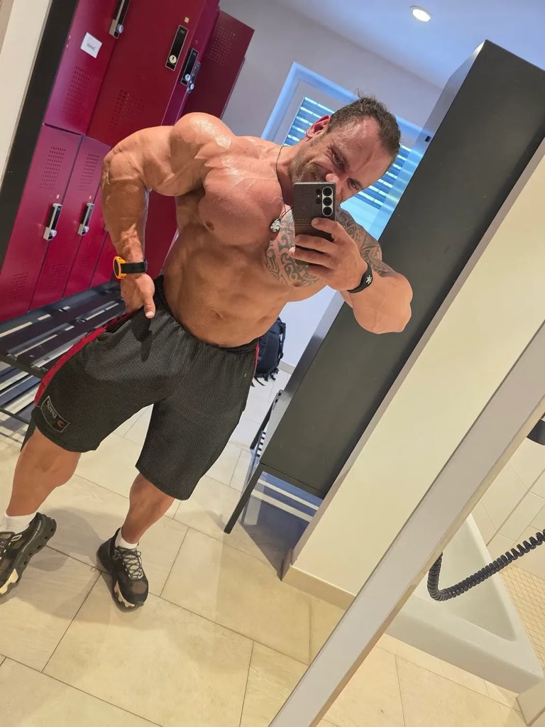 Dannycarlosx6n's tweet photo. BE BORING:
- Go to the gym
- Take your vitamins
- Meal prep every Sunday
- Eat your home-cooked meals
- Walk 8,000-10,000 steps a day
- Pack your gym bag the night before
- Say no to things that drain your energy https://t.co/CuNsuvEZVL
