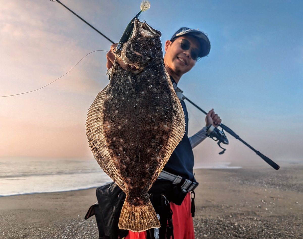 k_SEABASS_'s tweet photo. 久しぶりの鹿島灘！

掛かった瞬間この引きは！！
やったー！ヒラメ釣れました✌

遠浅サーフはジョルティ22がどハマりです！
3〜5巻したらストップ！
ただこれだけ〜

#鹿島灘　#ヒラメ　#ブルーブルー　#blueblue　#安定のジョルティ https://t.co/cYAZCVhwx8