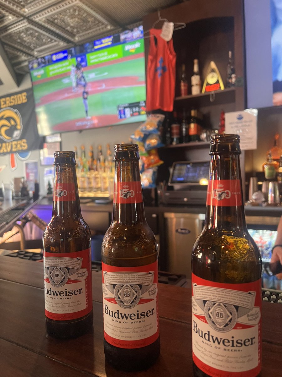 bimtoyd's tweet photo. @budweiserusa 3 is better than 1 https://t.co/DLKEuQg8gy