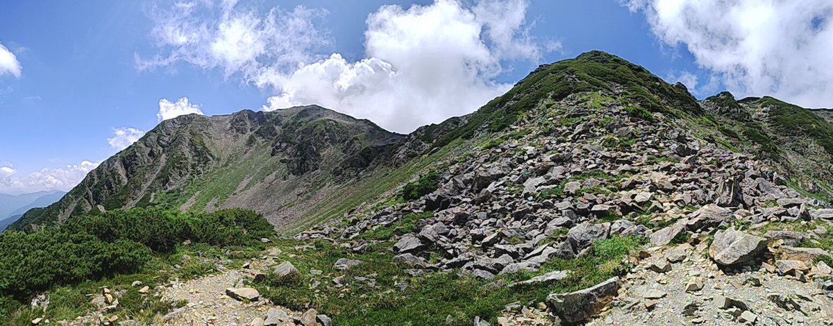 bumomo's tweet photo. 赤石岳まで。2000mの登りはつかれた
#ひなたなのだ
#チェキ登山 https://t.co/IkQgIIZGjX