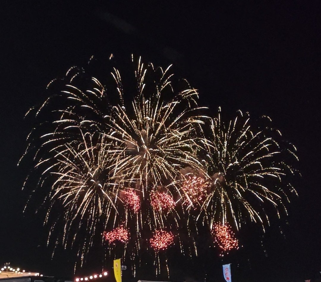 oka61ai's tweet photo. 暑かったけど花火も見えて無事
昨日は乗り切りました！！

我が家の清水白桃OEMジュースも
大好評🍑✨️ https://t.co/cea7QW6F0E