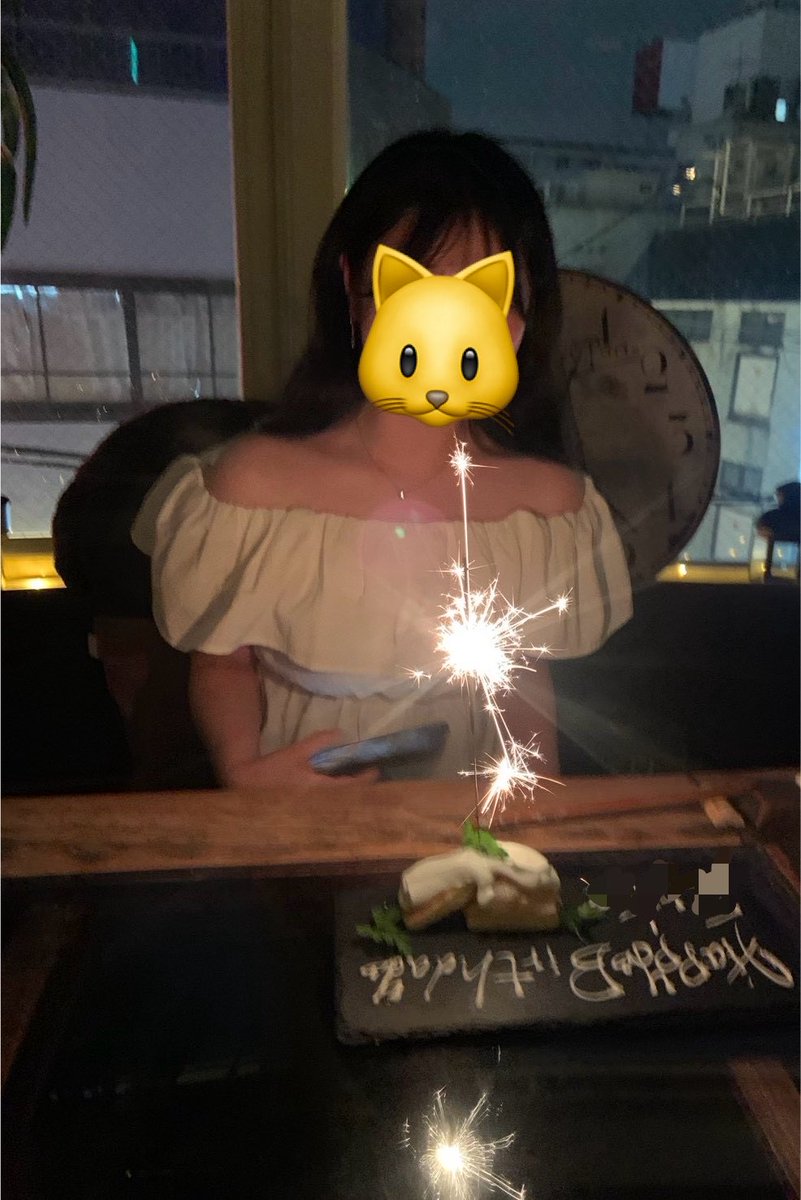 ji1992_n's tweet photo. 大好きな彼氏に誕生日お祝いしてもらった🥂♥︎ https://t.co/4GuMv4D6O6