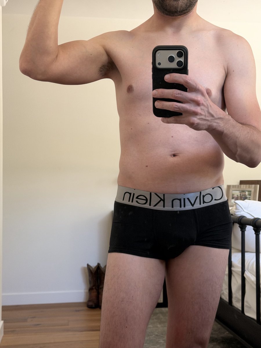 LABttmAlt's tweet photo. Been lifting weights for a few months now and happy with the progress so far… more to come! 💪🏼 https://t.co/Go4MULoPCD