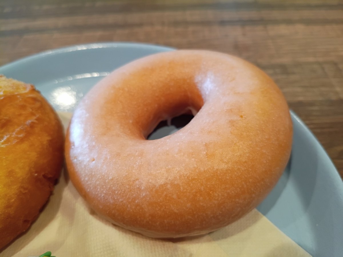 ekimaeminoru's tweet photo. 2026年7月26日 TSUBAME DONUT🍩🥯ツバメドーナツ @ 赤坂店 にて店内飲食です。🥤☕ブレンドコーヒー(アイス)、🥯プレーン、⚪もちっとシュガー、🍫もちっとチョコポップを注文です。午前7時から9時のモーニングです。とてもおいしくいただくことができました。ありがとうございます https://t.co/eZzZuKbR5N