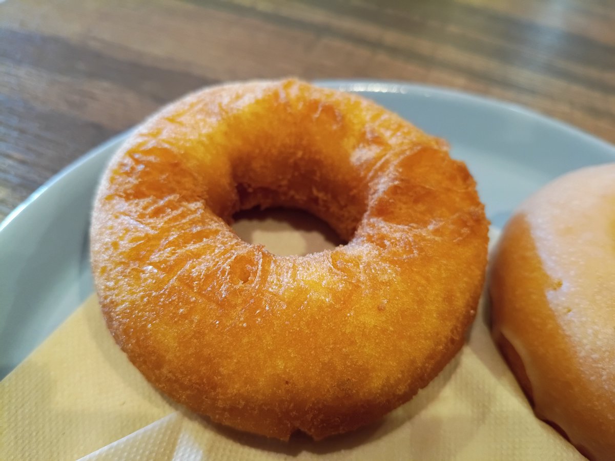 ekimaeminoru's tweet photo. 2026年7月26日 TSUBAME DONUT🍩🥯ツバメドーナツ @ 赤坂店 にて店内飲食です。🥤☕ブレンドコーヒー(アイス)、🥯プレーン、⚪もちっとシュガー、🍫もちっとチョコポップを注文です。午前7時から9時のモーニングです。とてもおいしくいただくことができました。ありがとうございます https://t.co/eZzZuKbR5N