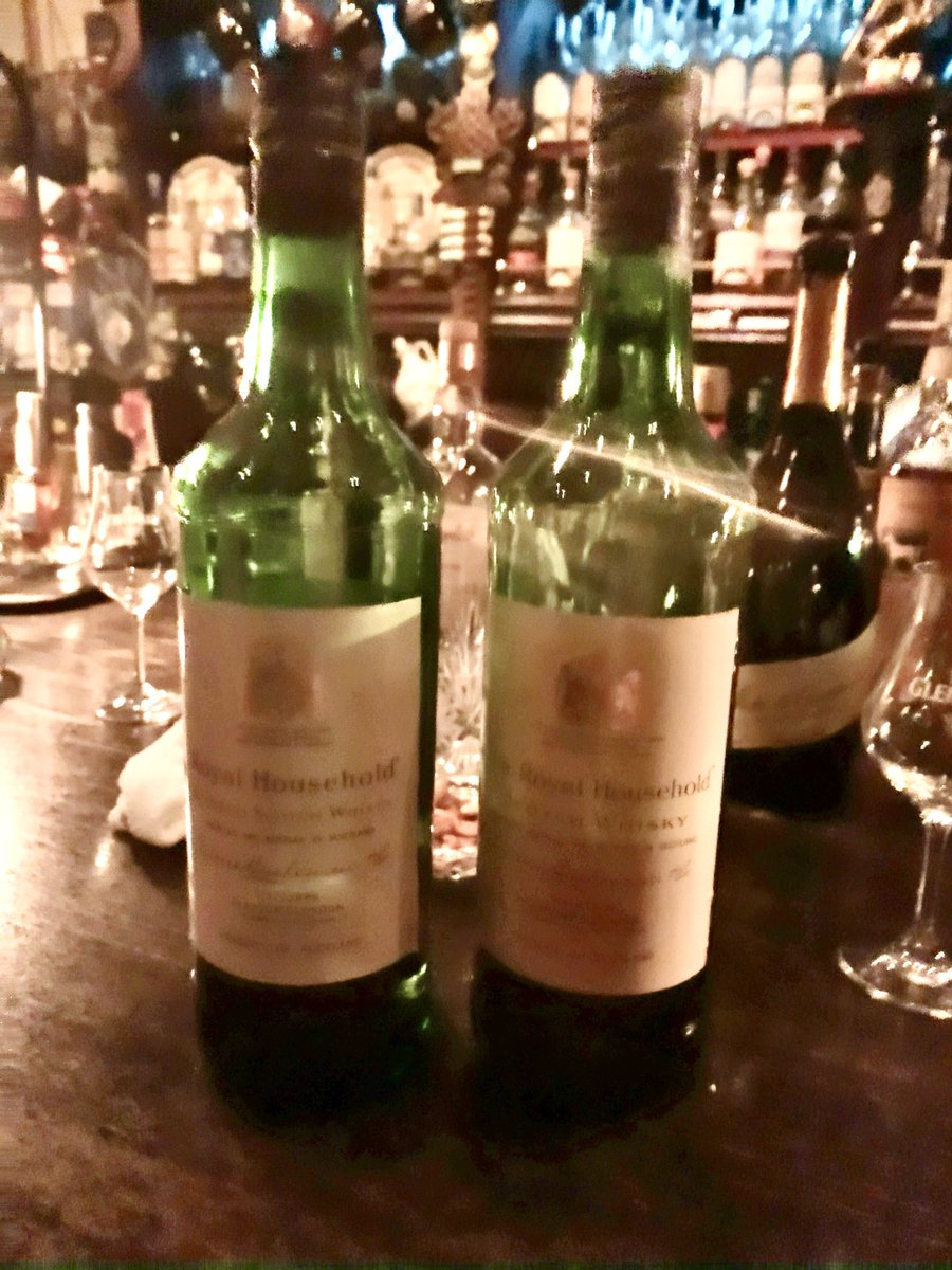 KimotoHide's tweet photo. Silence barの凄み

ローガン
ホワイトホース(1970年代特級、1960年オールドブレンド)
ロイヤルハウスボールド(現行品、オールドボトル) https://t.co/6o0dhrofk6