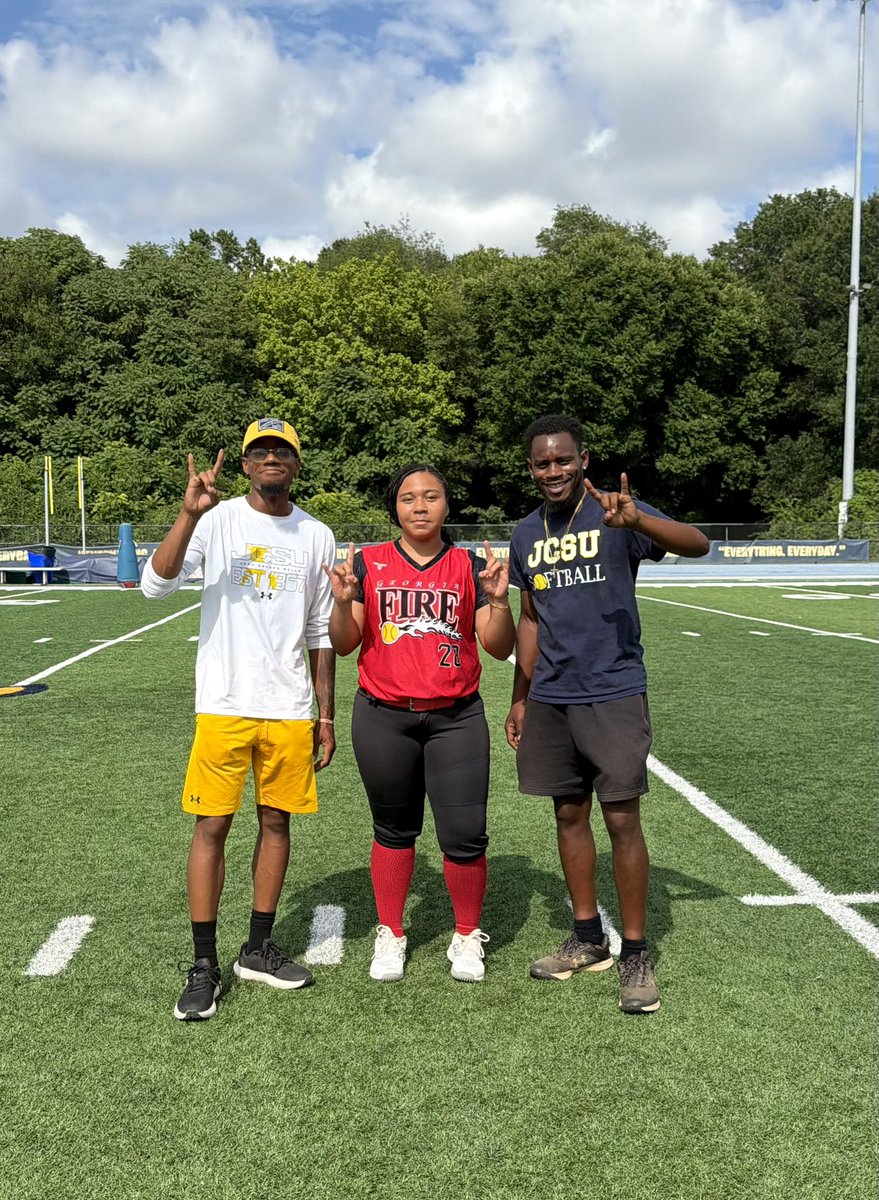 Y_Thomas_2028's tweet photo. Thank you @jcsusoftball, @CoachMckenzie2 , and Coach Gabe for an amazing camp today. Can’t wait for the next one! https://t.co/5lIdPRgphc