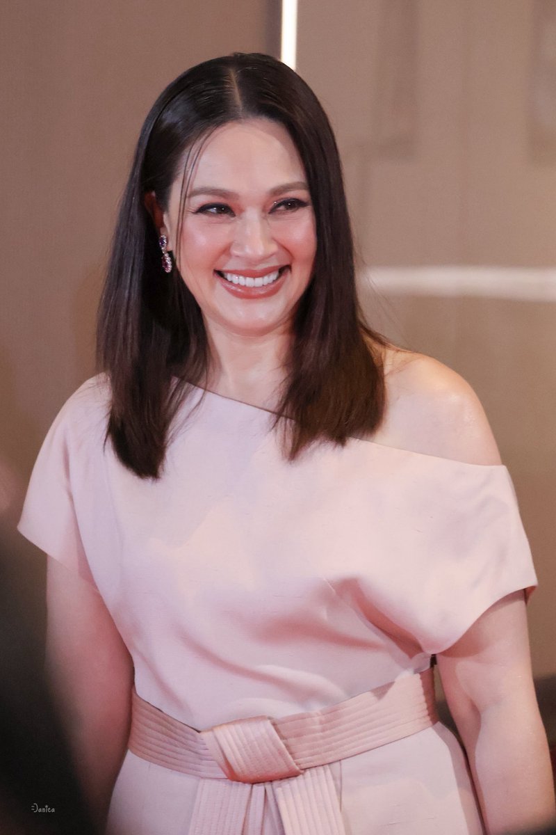 Dxnica_s's tweet photo. คือพี่แหม่มสวยมากๆๆๆๆๆๆ สวยจนอึ้ง สวยตาค้าง สวยมากๆๆๆๆๆๆๆๆ

#แหม่มคัทลียา #mamkathaleeya #SkyCastleThailandWorldPremiere #วิมานอากาศ https://t.co/fvdyxxO2Nj